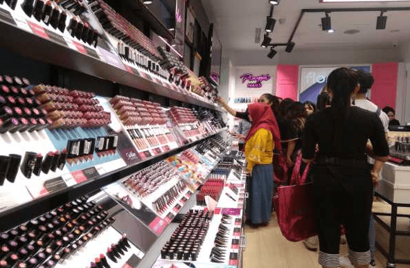 Toko Kosmetik, Alat dan Bahan Makeup di Pintu Pohan Meranti, Toba Samosir